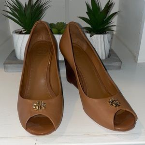 Gently worn brown leather Tory Burch pumps size 7.5